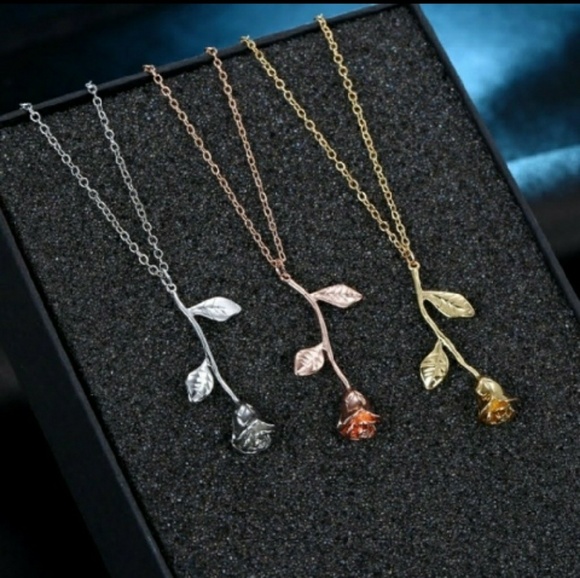 LAST 1⚠️ SILVER ROSE PENDANT NECKLACE💕 - Picture 3 of 3